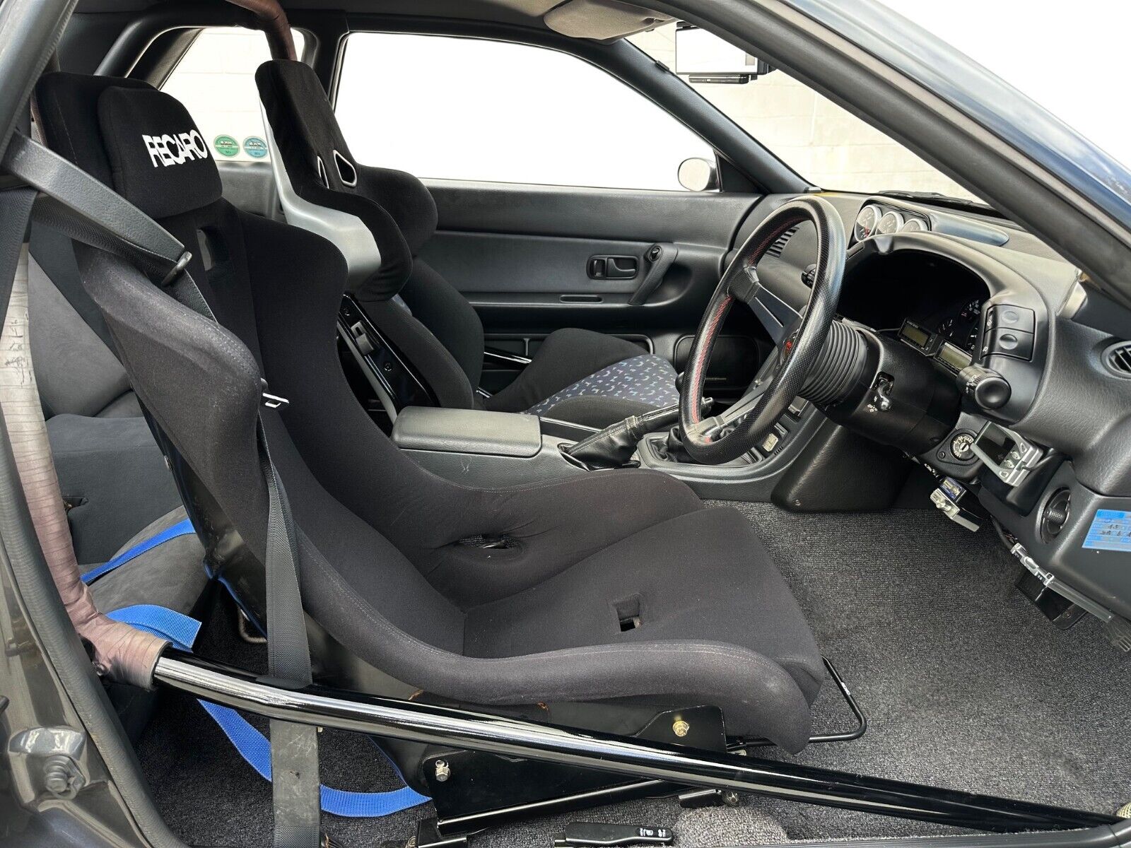 Nissan-GT-R-1994-14