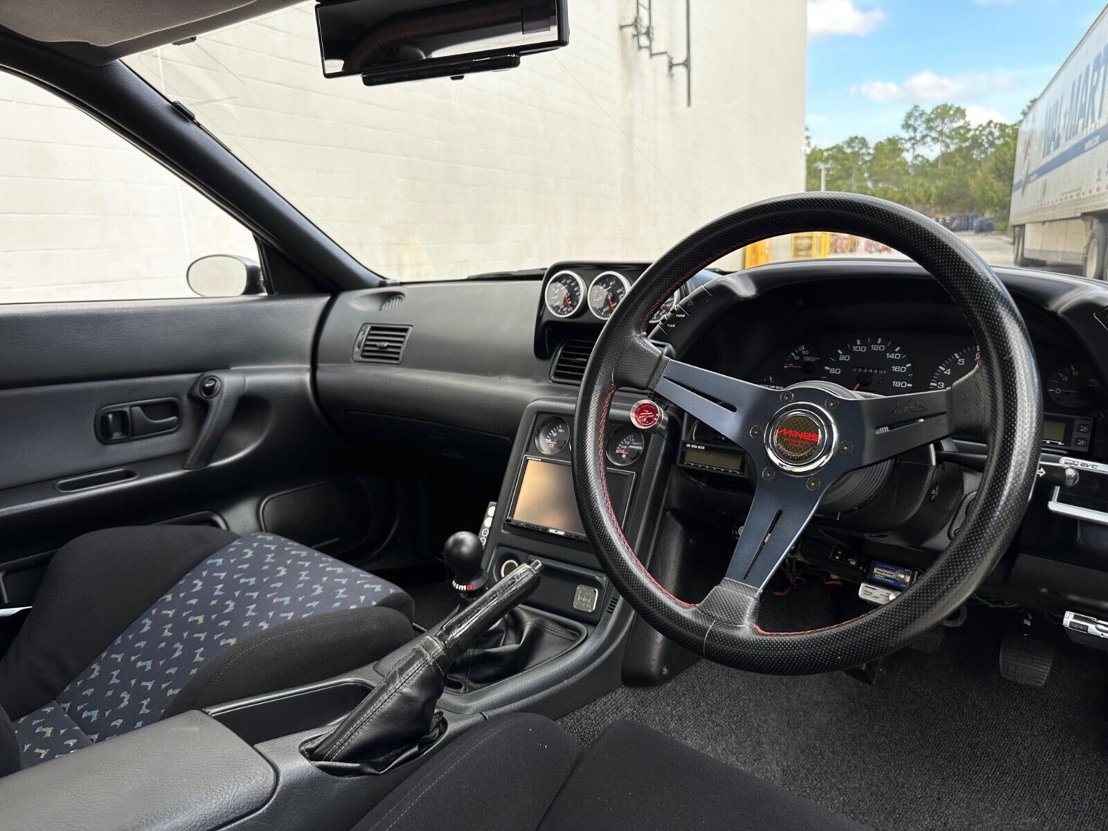 Nissan-GT-R-1994-15