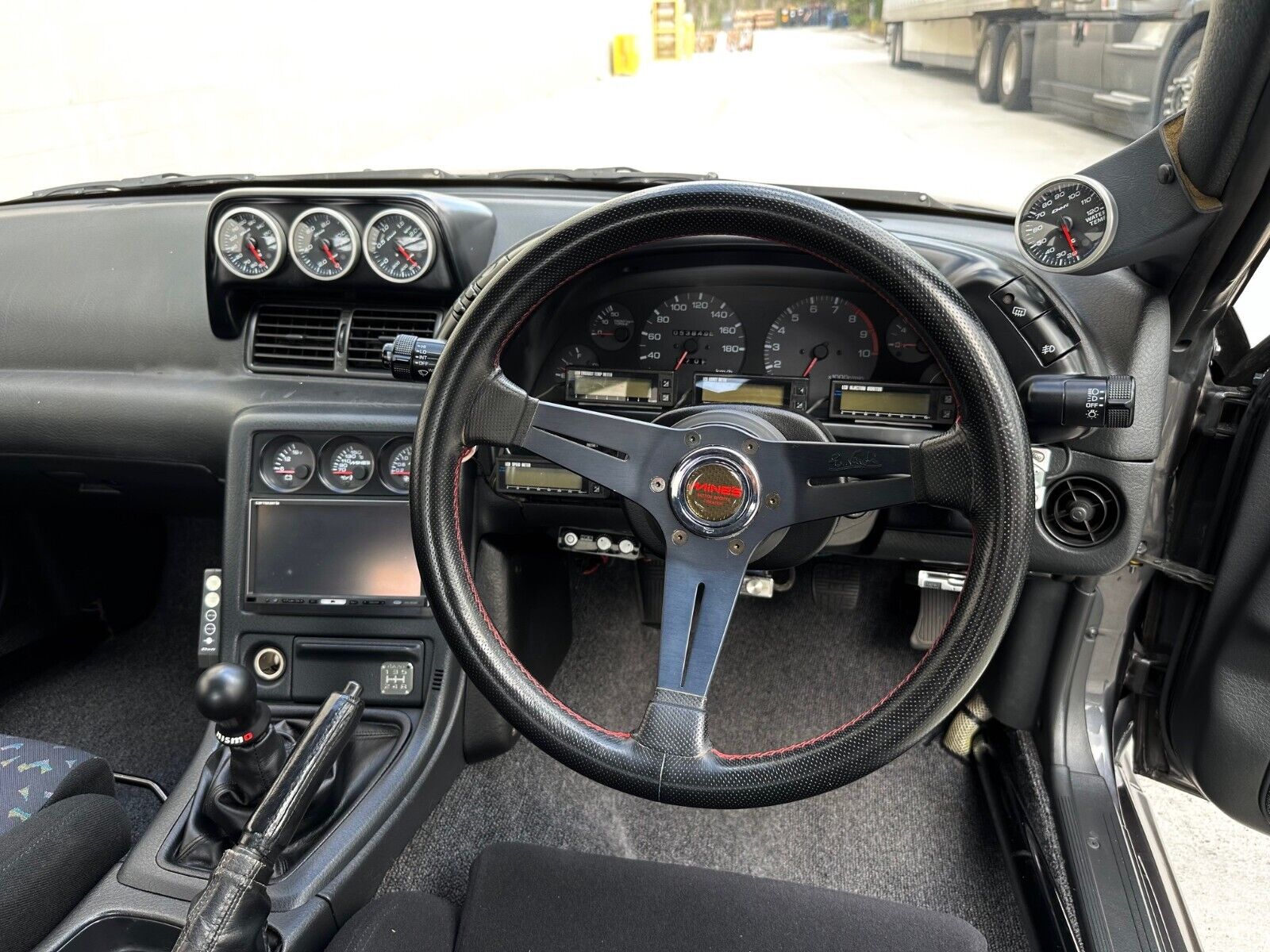 Nissan-GT-R-1994-16