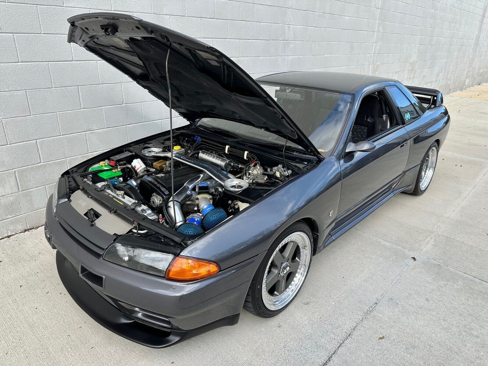 Nissan-GT-R-1994-24
