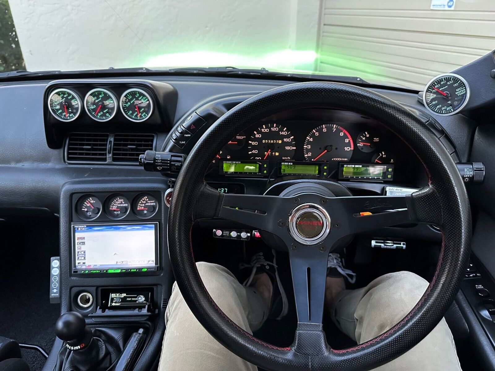 Nissan-GT-R-1994-28
