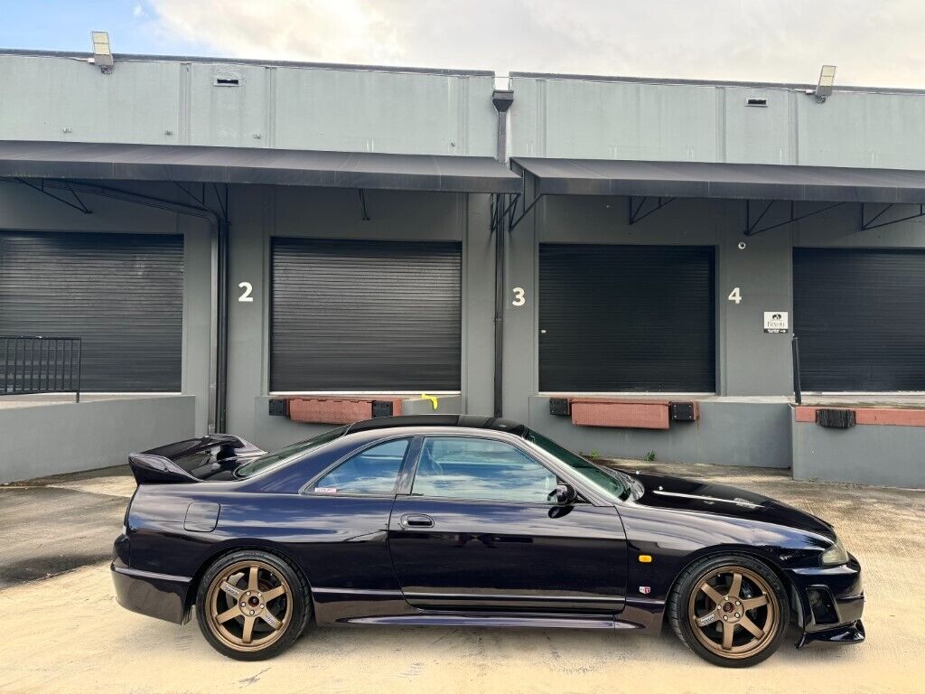 Nissan-GT-R-1995-Coupe-10