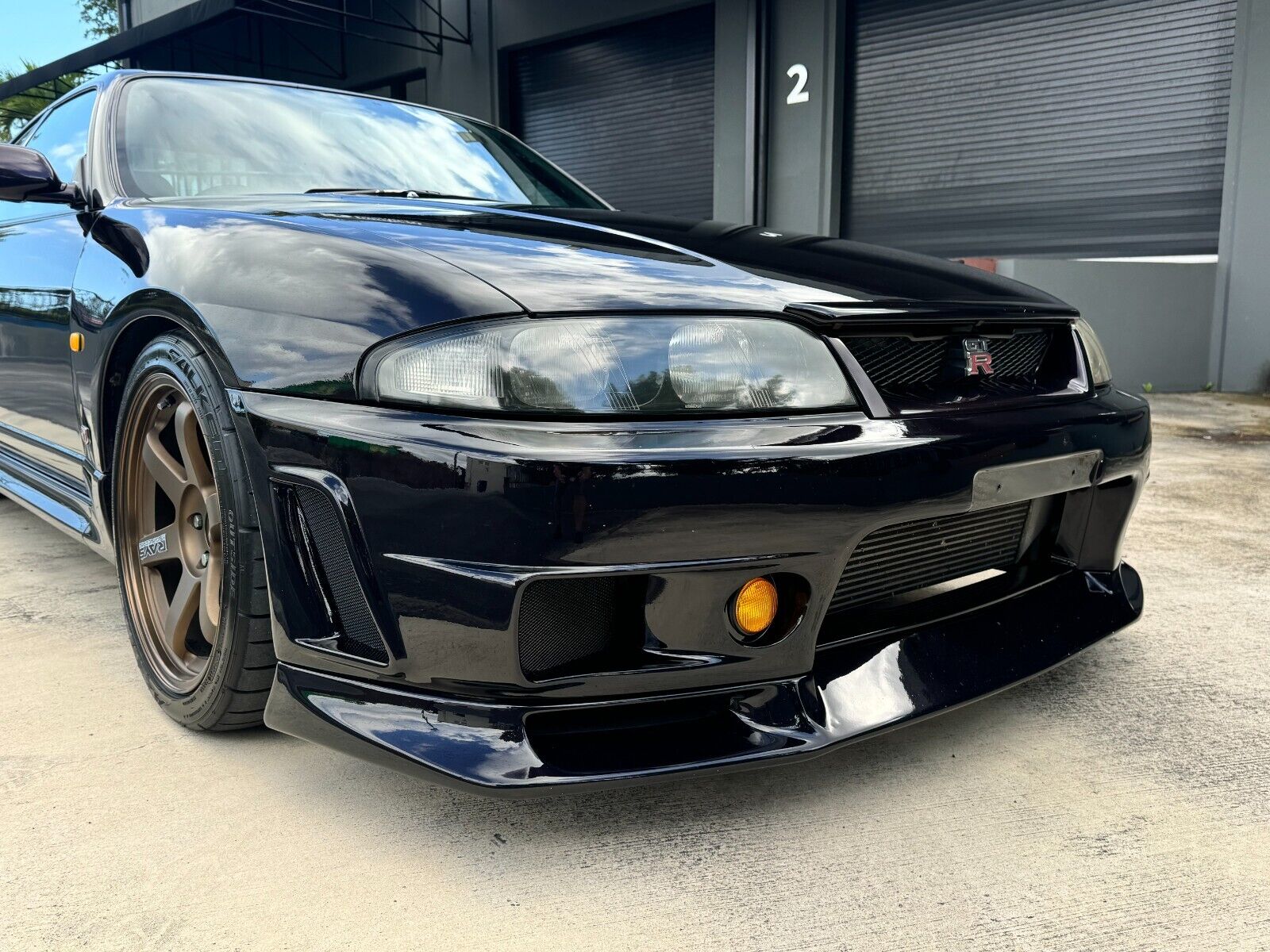 Nissan-GT-R-1995-Coupe-12