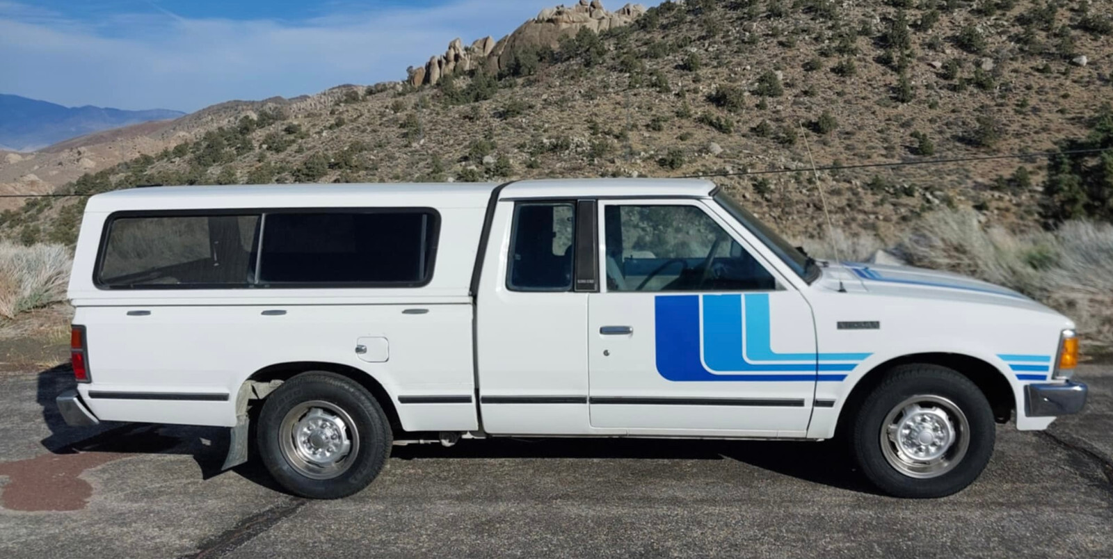 Nissan-Other-Pickups-1984-Extended-Cab-Pickup-1