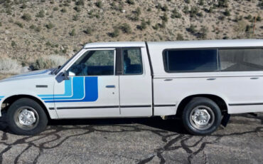 Nissan-Other-Pickups-1984-Extended-Cab-Pickup-2