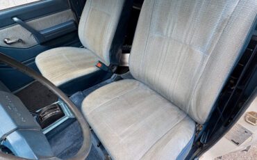 Nissan-Other-Pickups-1984-Extended-Cab-Pickup-23