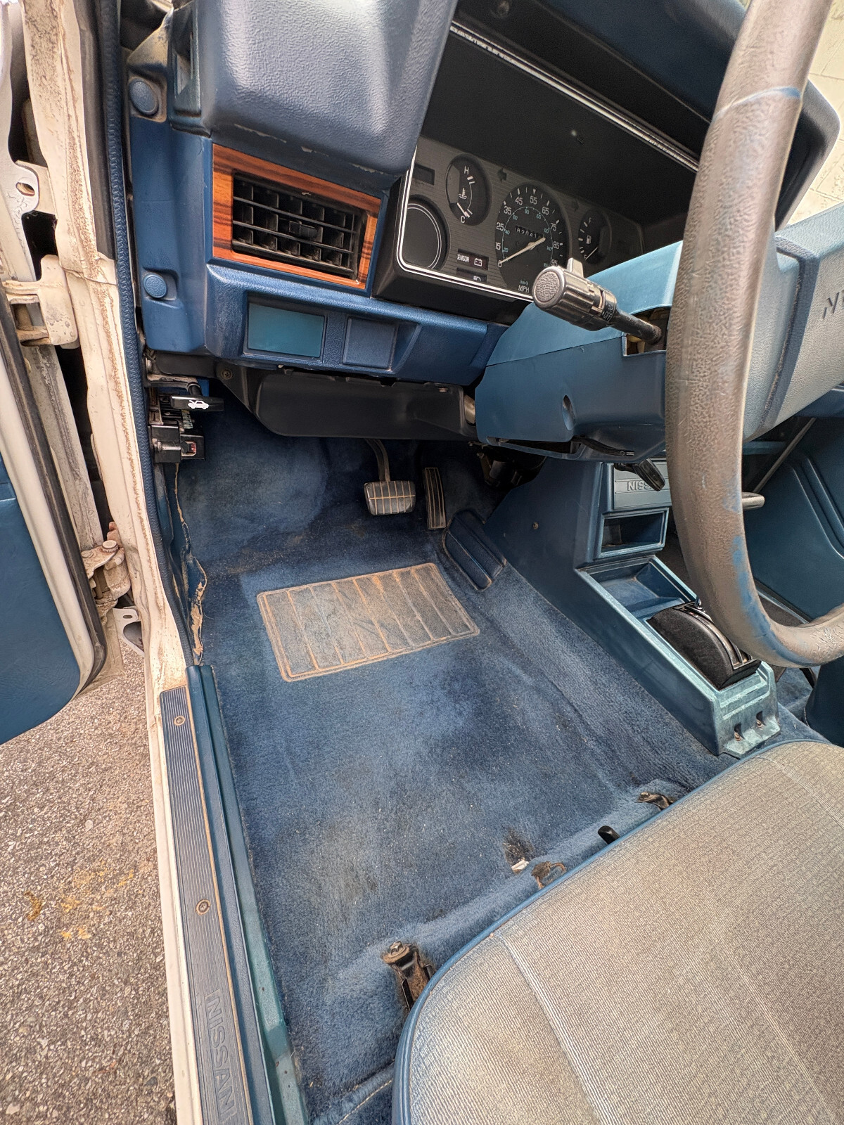 Nissan-Other-Pickups-1984-Extended-Cab-Pickup-24