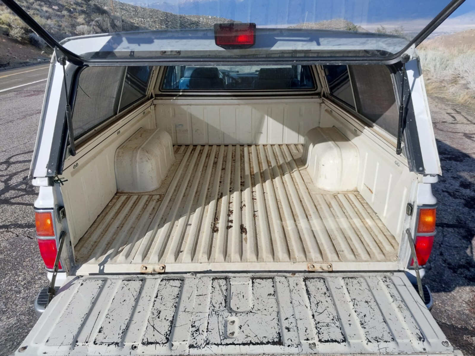 Nissan-Other-Pickups-1984-Extended-Cab-Pickup-5