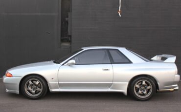 Nissan-Skyline-1992-Coupe-10