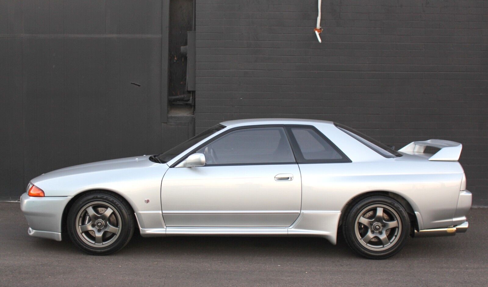 Nissan-Skyline-1992-Coupe-10