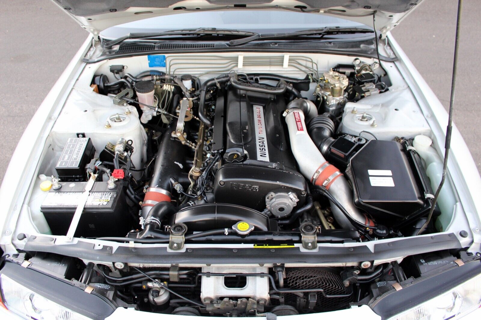 Nissan-Skyline-1992-Coupe-16