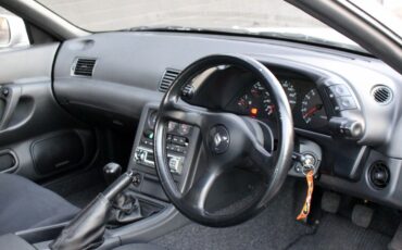 Nissan-Skyline-1992-Coupe-18