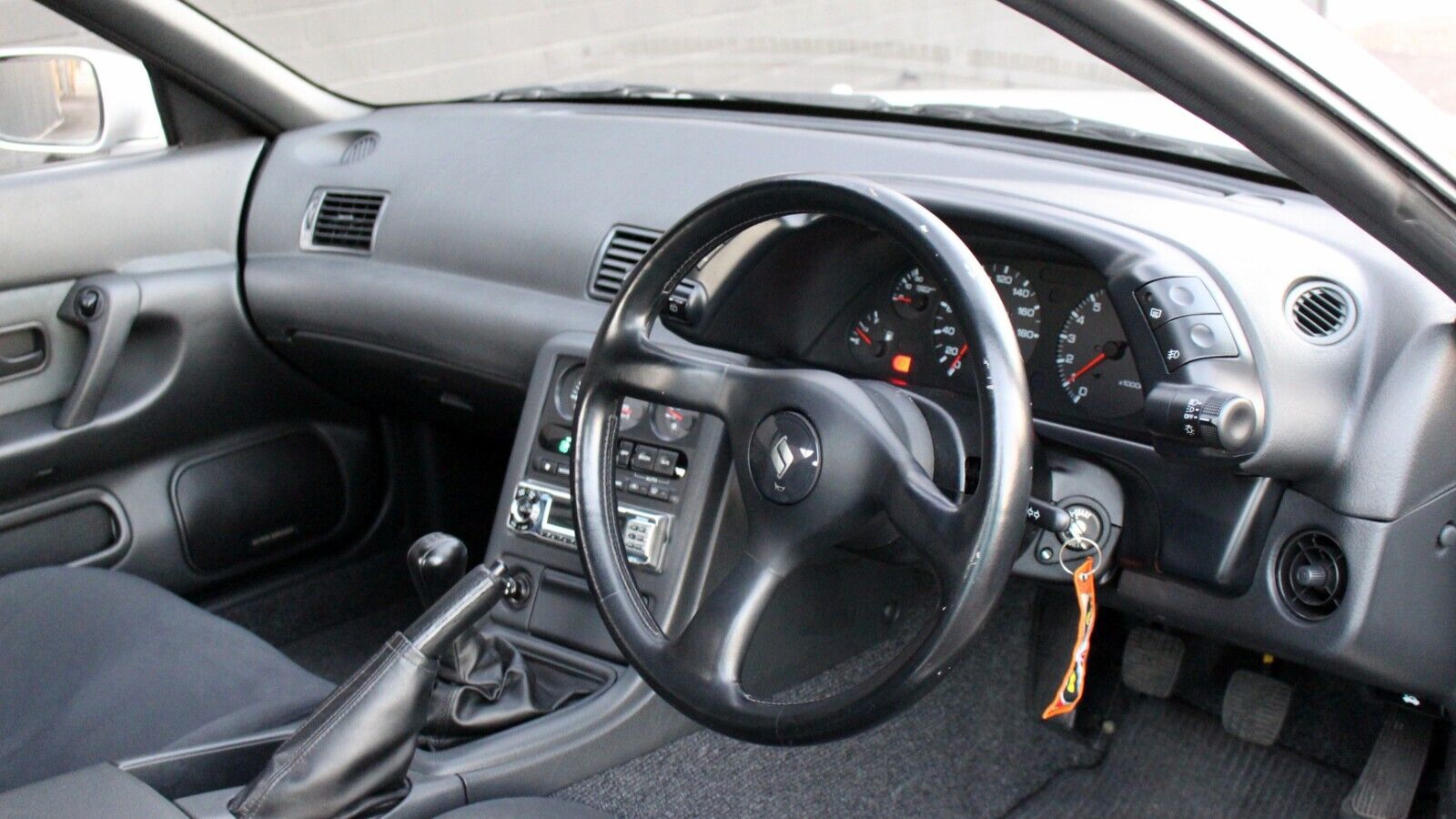 Nissan-Skyline-1992-Coupe-18