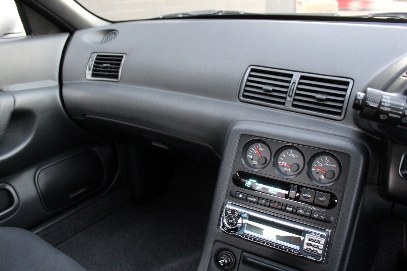 Nissan-Skyline-1992-Coupe-21