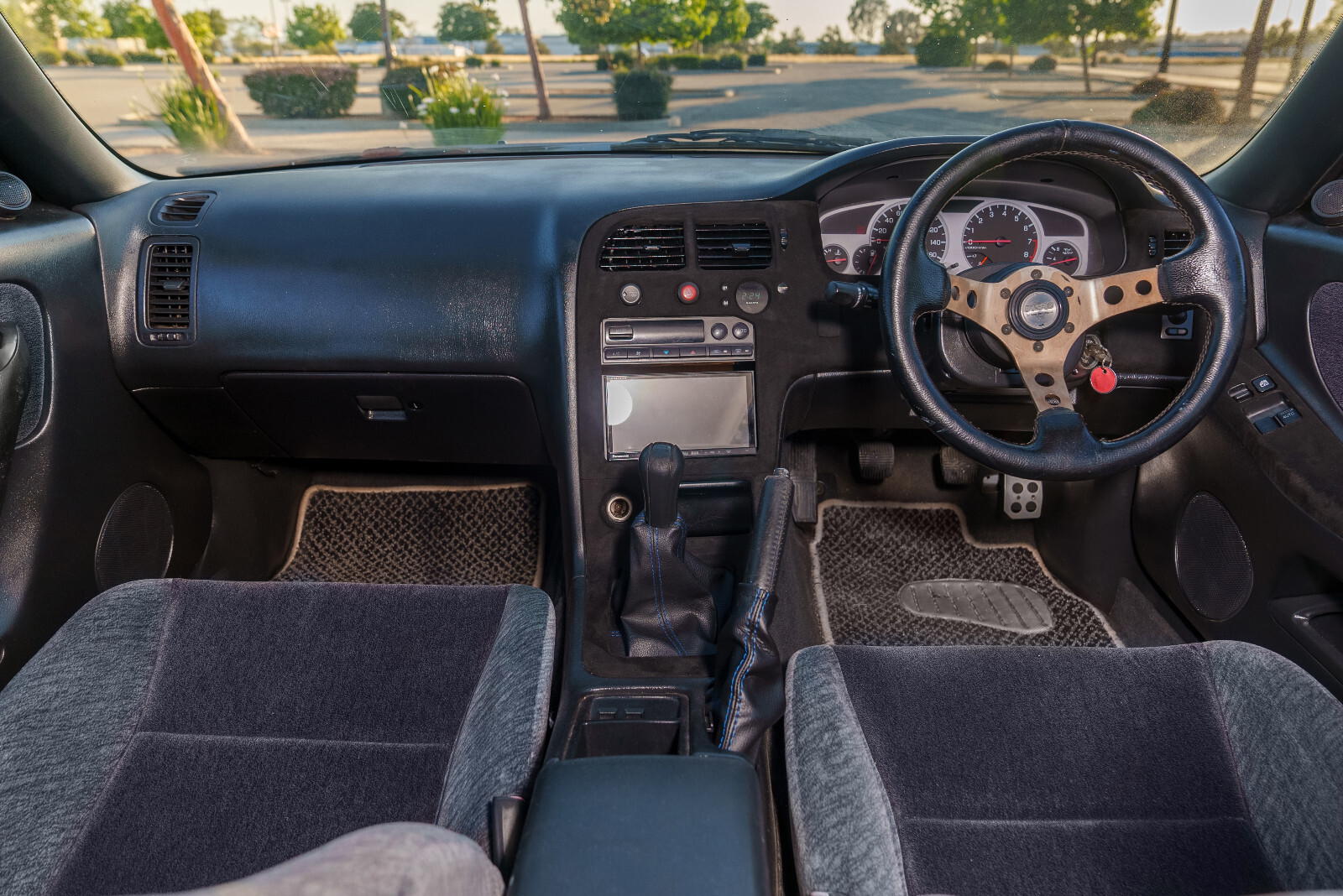 Nissan-Skyline-1993-Coupe-29