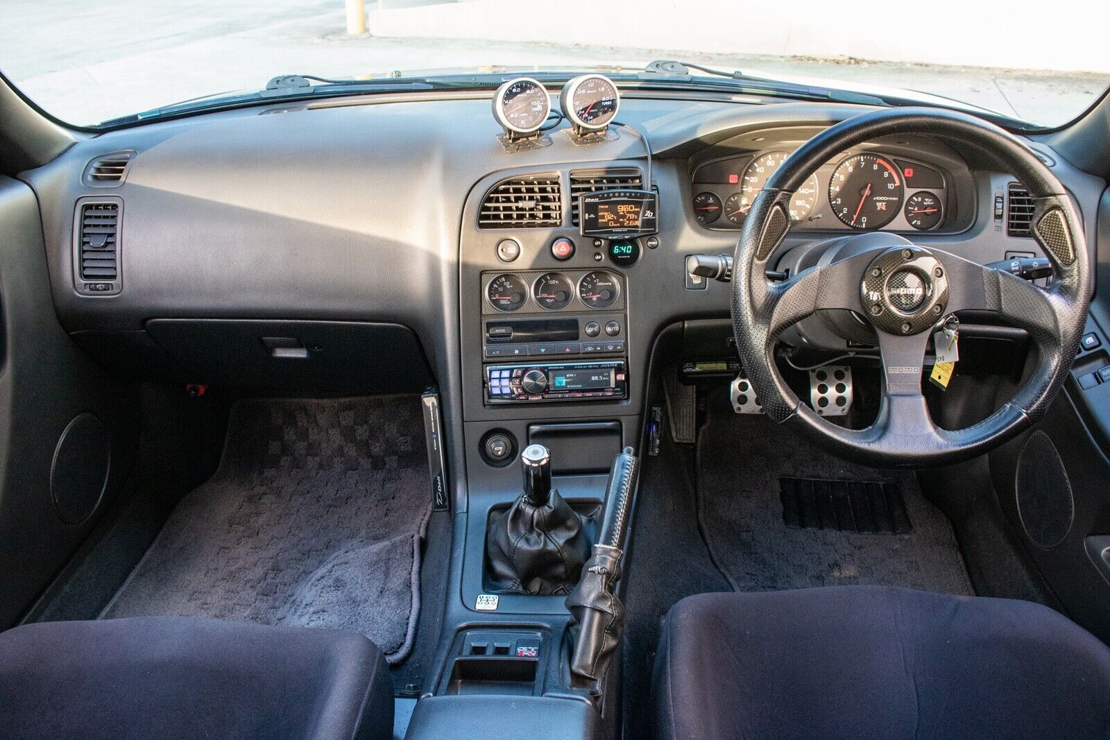 Nissan-Skyline-GT-R-1995-2D-11