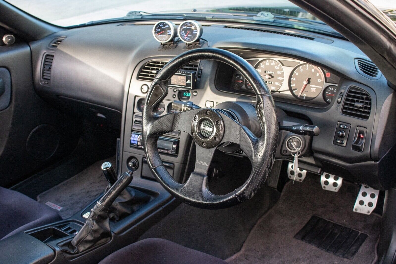 Nissan-Skyline-GT-R-1995-2D-14