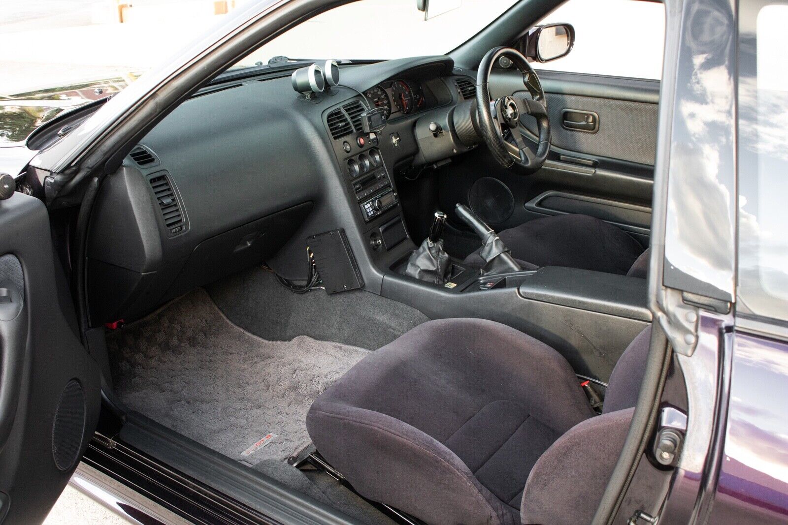 Nissan-Skyline-GT-R-1995-2D-15