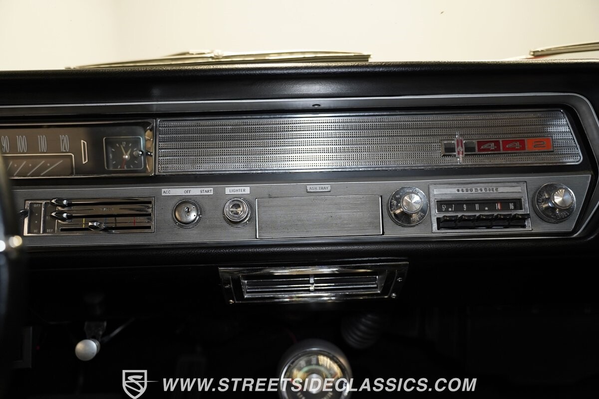Oldsmobile-442-1965-Coupe-37