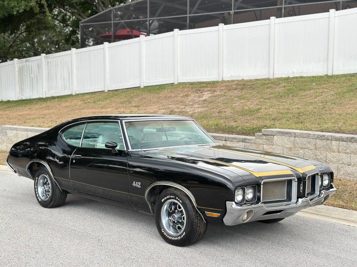 Oldsmobile 442  1972 black