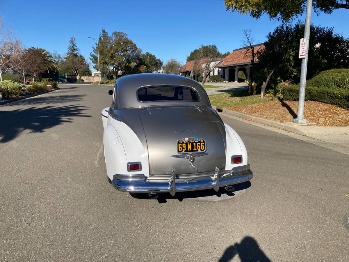 Oldsmobile-66-coupe-1941-silver-4