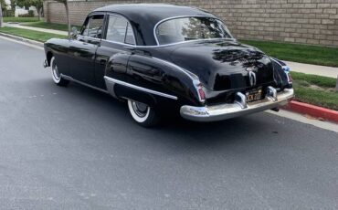 Oldsmobile-88-futuramic-4-door-sedan-deluxe-1949-black-2