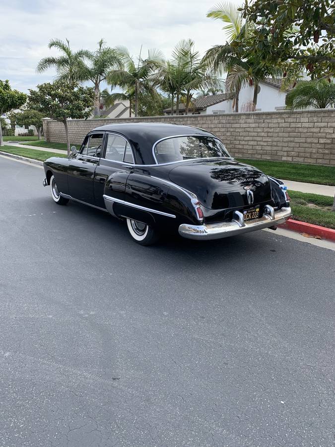 Oldsmobile-88-futuramic-4-door-sedan-deluxe-1949-black-2