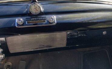 Oldsmobile-88-futuramic-4-door-sedan-deluxe-1949-black-9