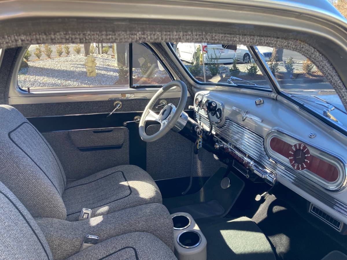 Oldsmobile-Coupe-1941-white-21