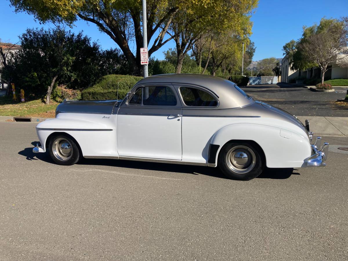 Oldsmobile-Coupe-1941-white-3