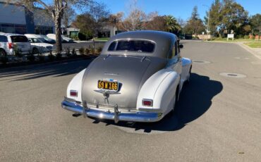 Oldsmobile-Coupe-1941-white-4