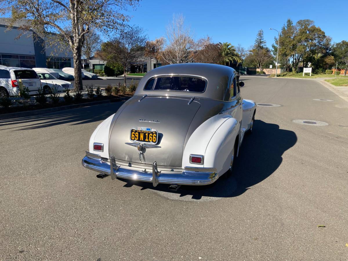 Oldsmobile-Coupe-1941-white-4