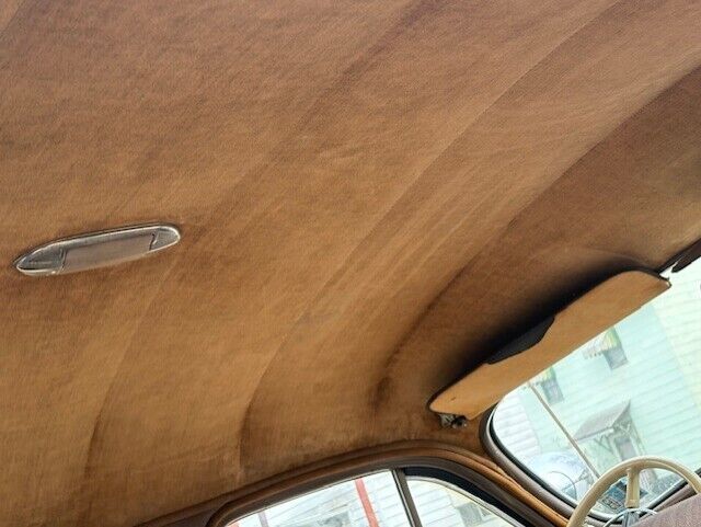 Oldsmobile-Custom-Cruiser-1947-Sedan-2