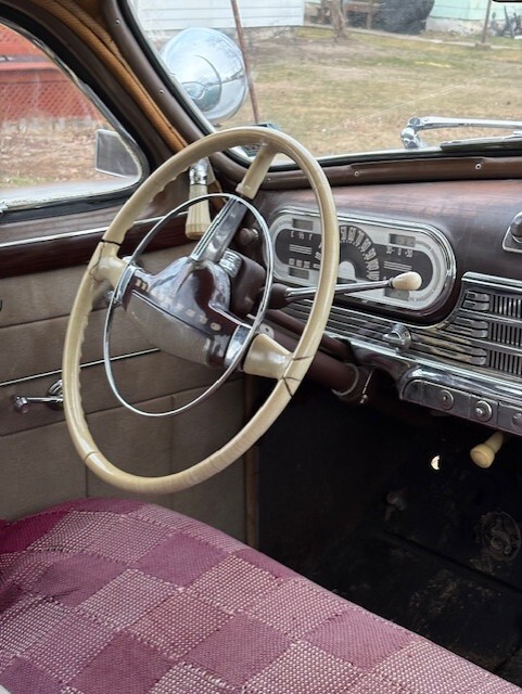 Oldsmobile-Custom-Cruiser-1947-Sedan-3