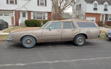 Oldsmobile-Custom-Cruiser-1984-Wagon-13