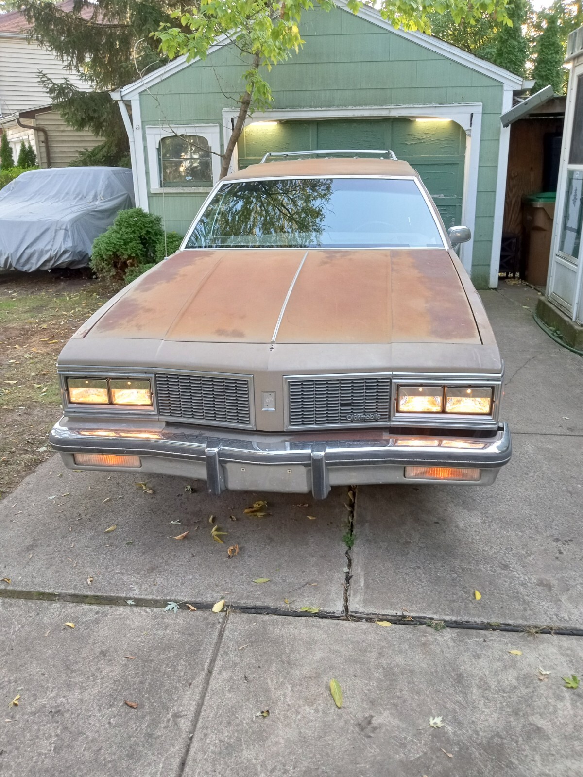 Oldsmobile-Custom-Cruiser-1984-Wagon-2
