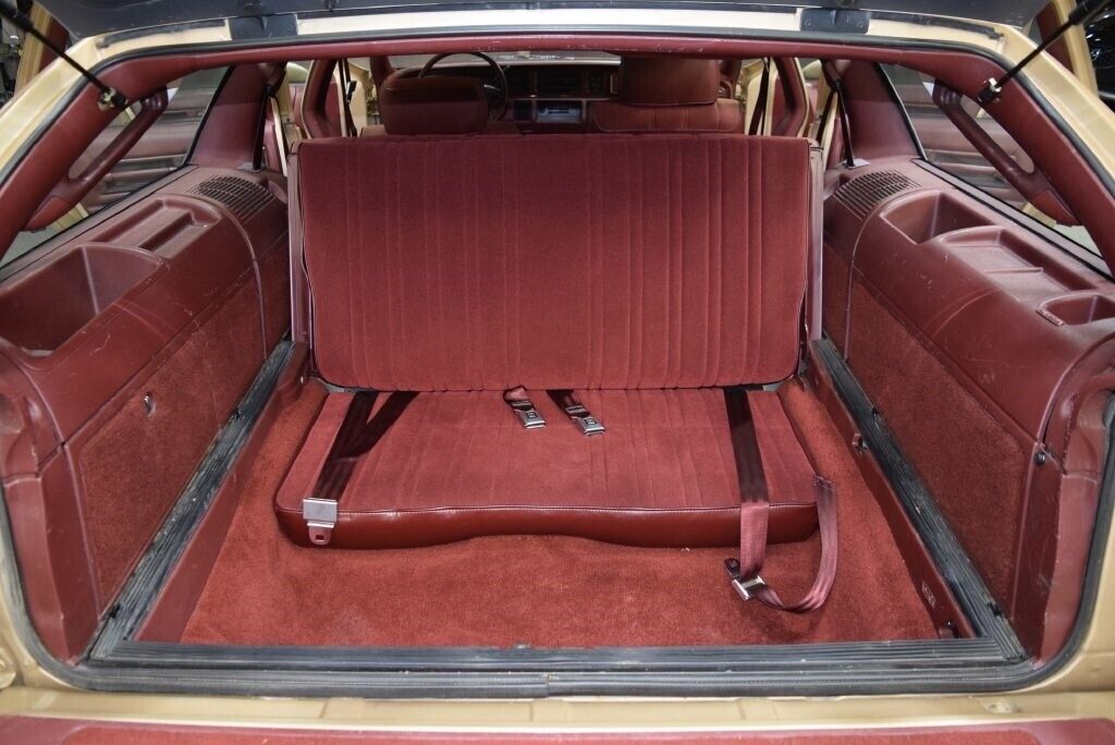 Oldsmobile-Custom-Cruiser-1991-Wagon-13