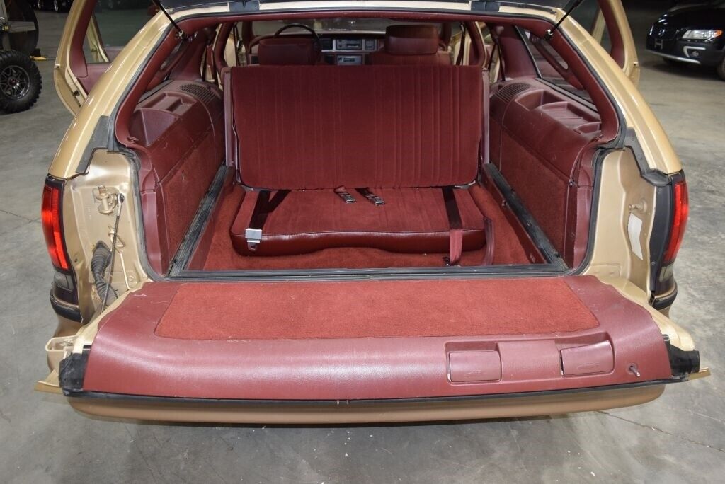 Oldsmobile-Custom-Cruiser-1991-Wagon-14