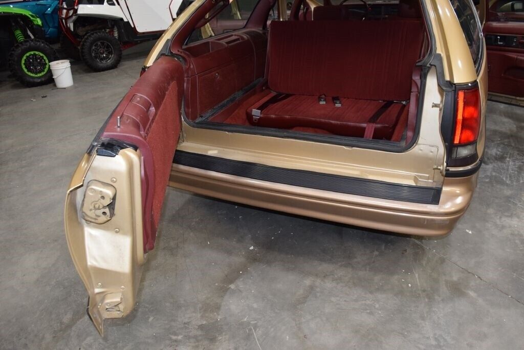 Oldsmobile-Custom-Cruiser-1991-Wagon-15