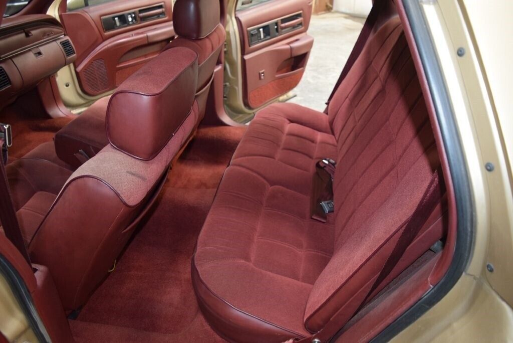 Oldsmobile-Custom-Cruiser-1991-Wagon-16