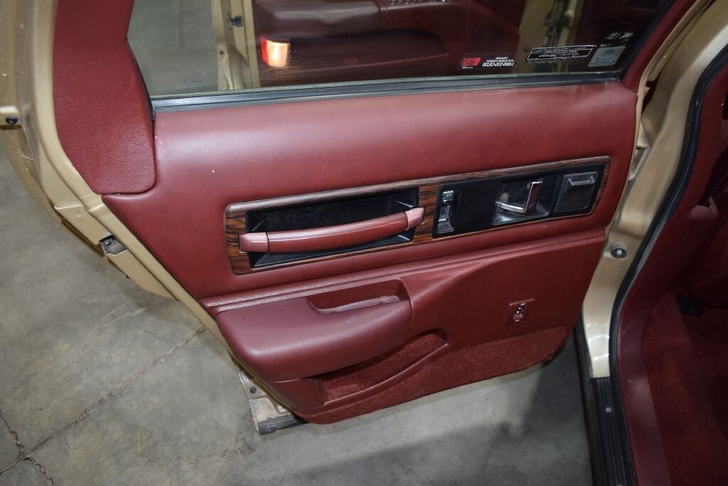 Oldsmobile-Custom-Cruiser-1991-Wagon-17