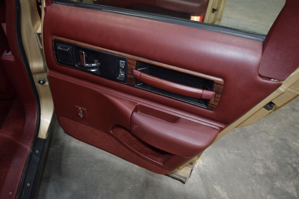 Oldsmobile-Custom-Cruiser-1991-Wagon-20