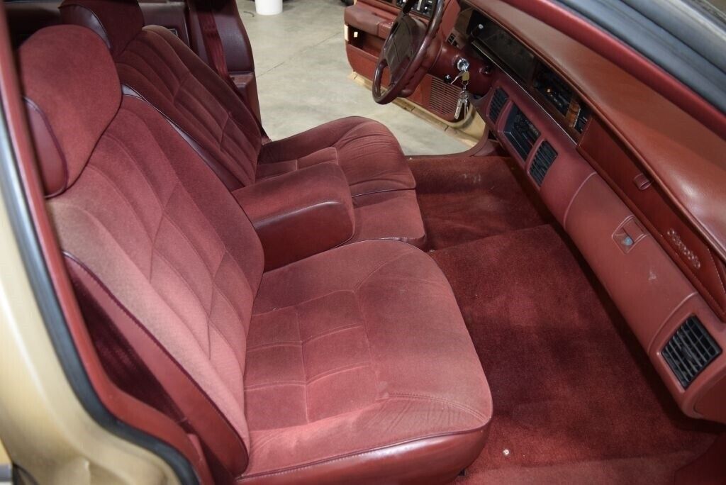 Oldsmobile-Custom-Cruiser-1991-Wagon-21
