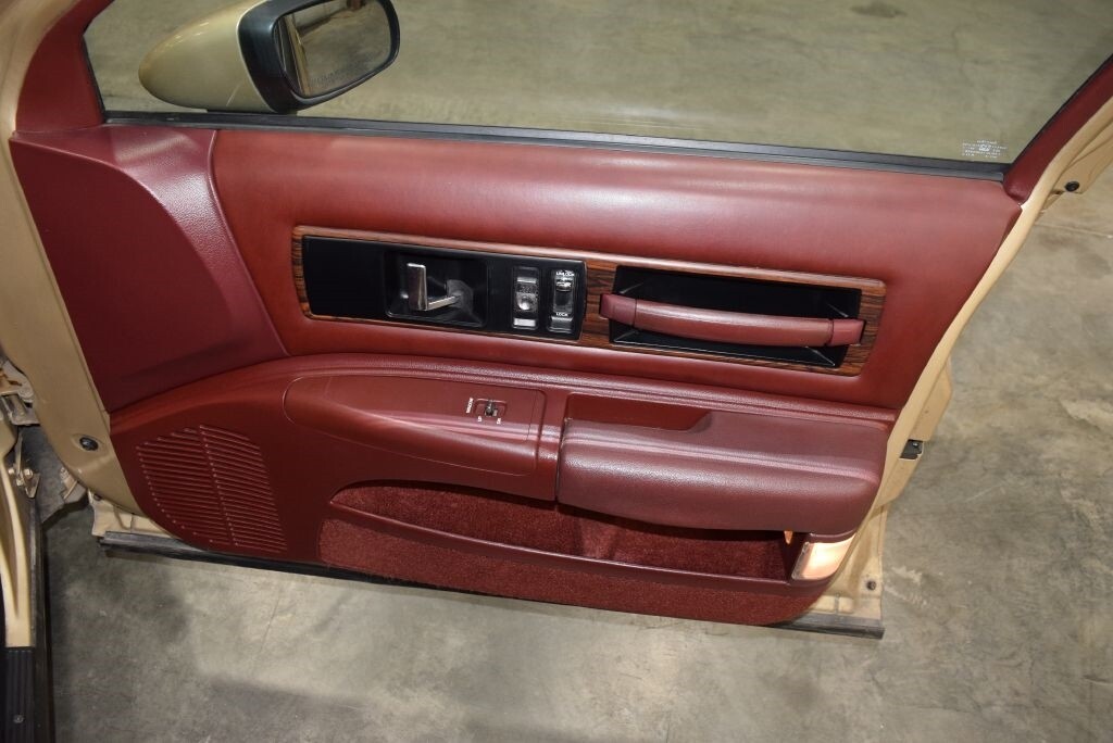Oldsmobile-Custom-Cruiser-1991-Wagon-22
