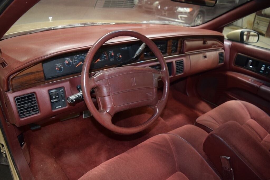 Oldsmobile-Custom-Cruiser-1991-Wagon-26