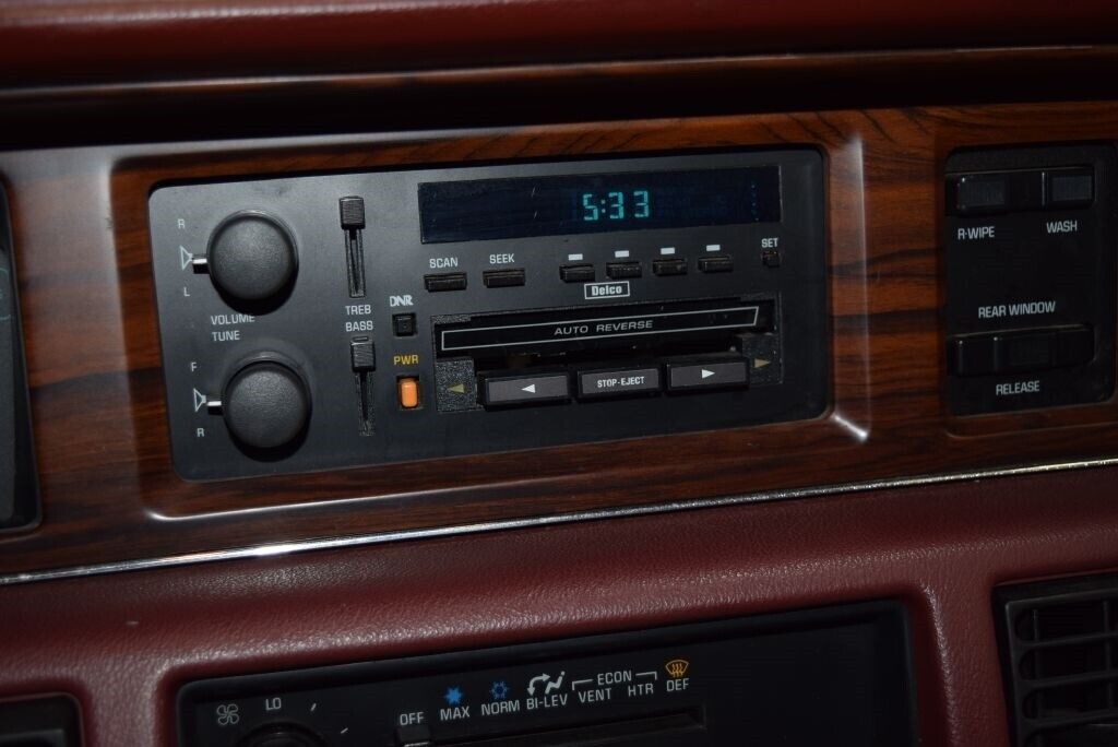 Oldsmobile-Custom-Cruiser-1991-Wagon-29