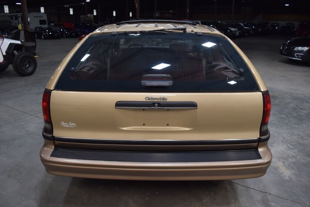 Oldsmobile-Custom-Cruiser-1991-Wagon-3