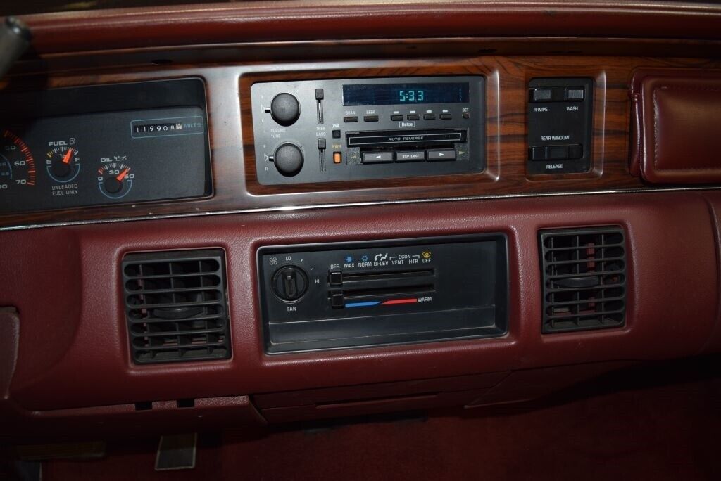 Oldsmobile-Custom-Cruiser-1991-Wagon-30