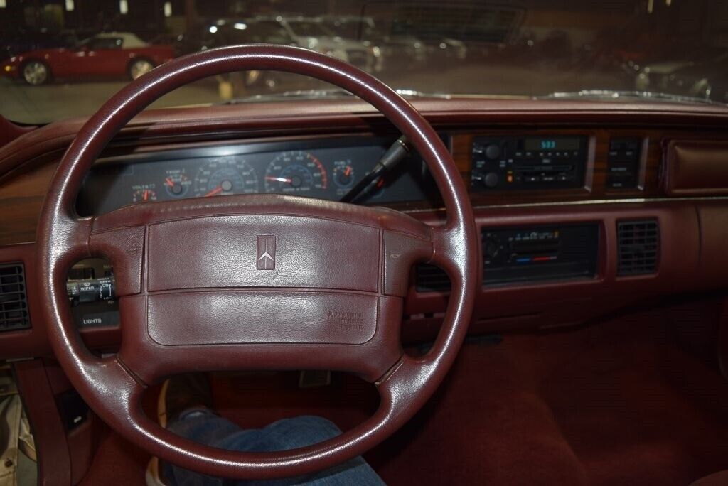 Oldsmobile-Custom-Cruiser-1991-Wagon-31