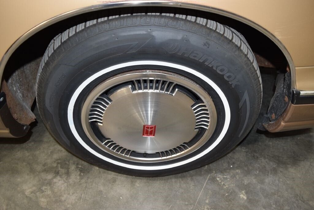 Oldsmobile-Custom-Cruiser-1991-Wagon-9